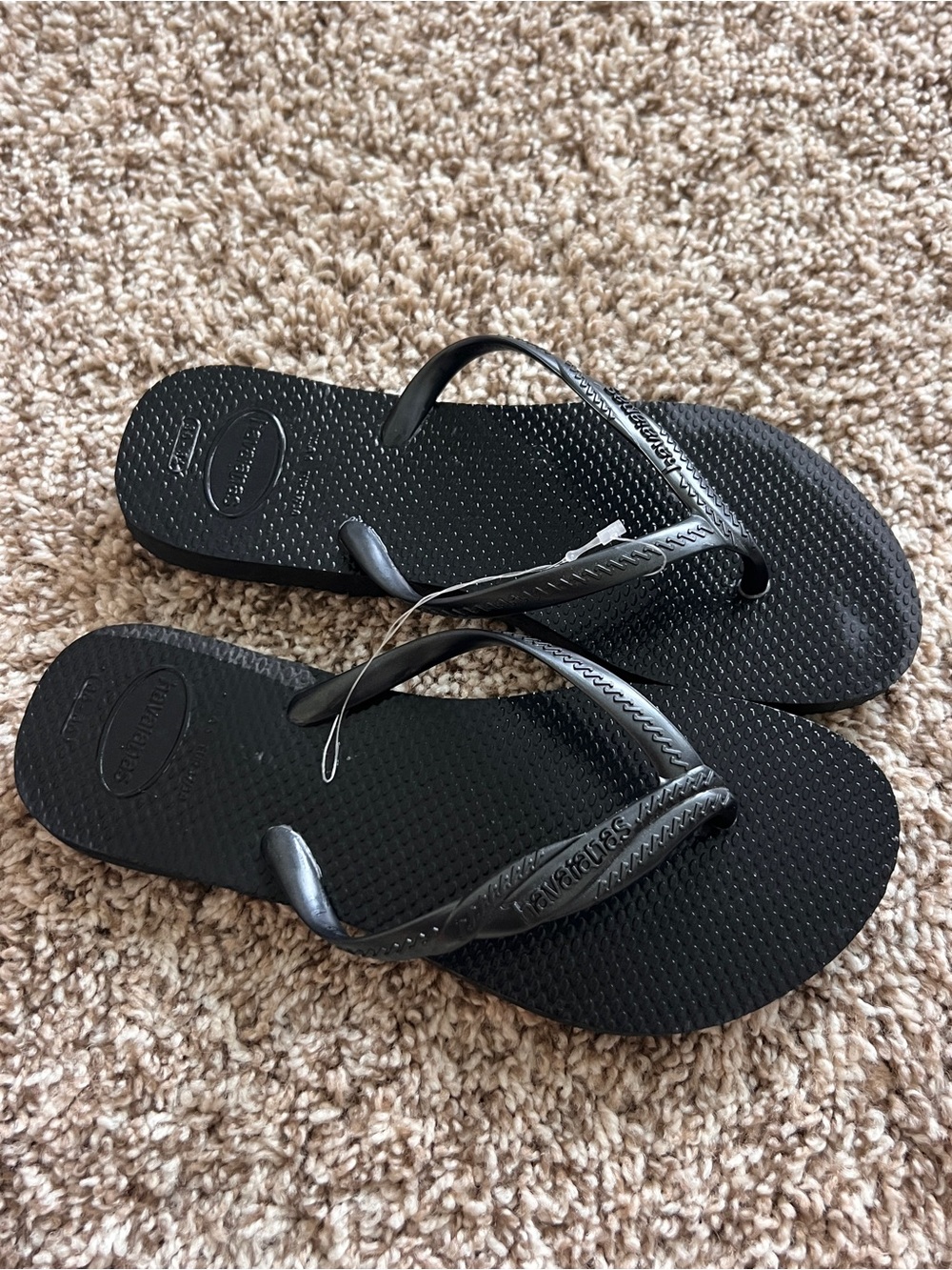 NWOT Havaianas Black Slim Strap Flip Flop Sandals- Size 6 Women’s